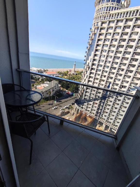 Apartment On Sherif Khimshiashvili Street 15B Batoemi Buitenkant foto