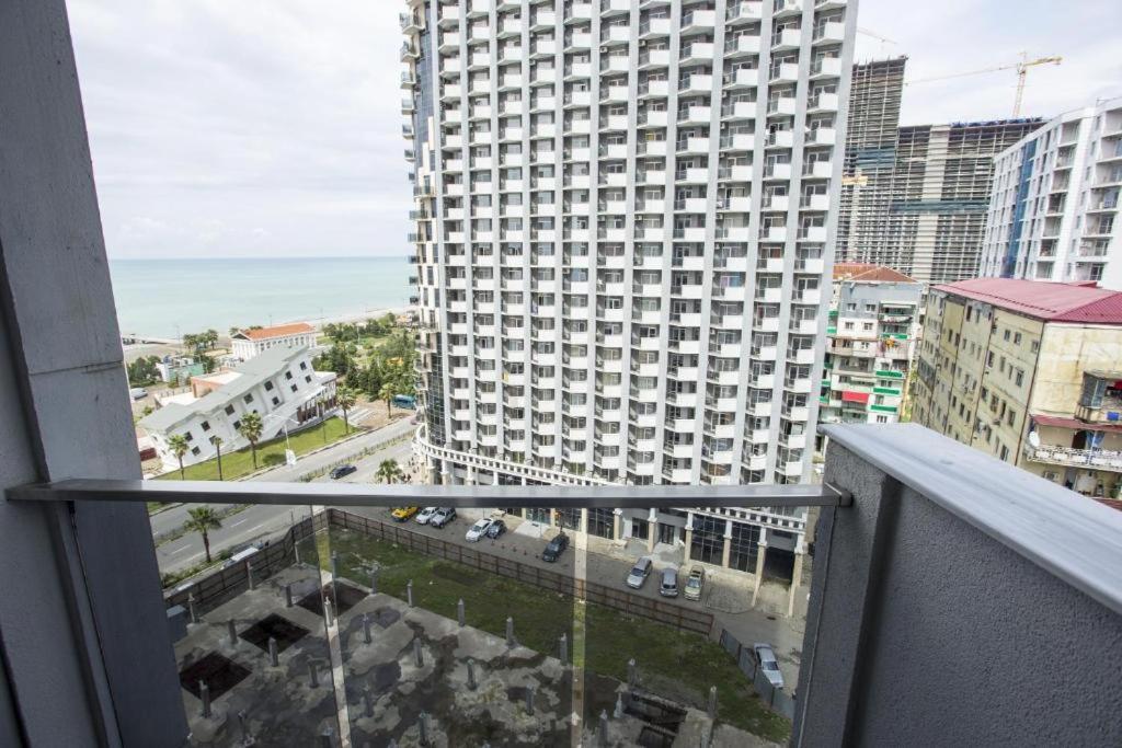 Apartment On Sherif Khimshiashvili Street 15B Batoemi Buitenkant foto