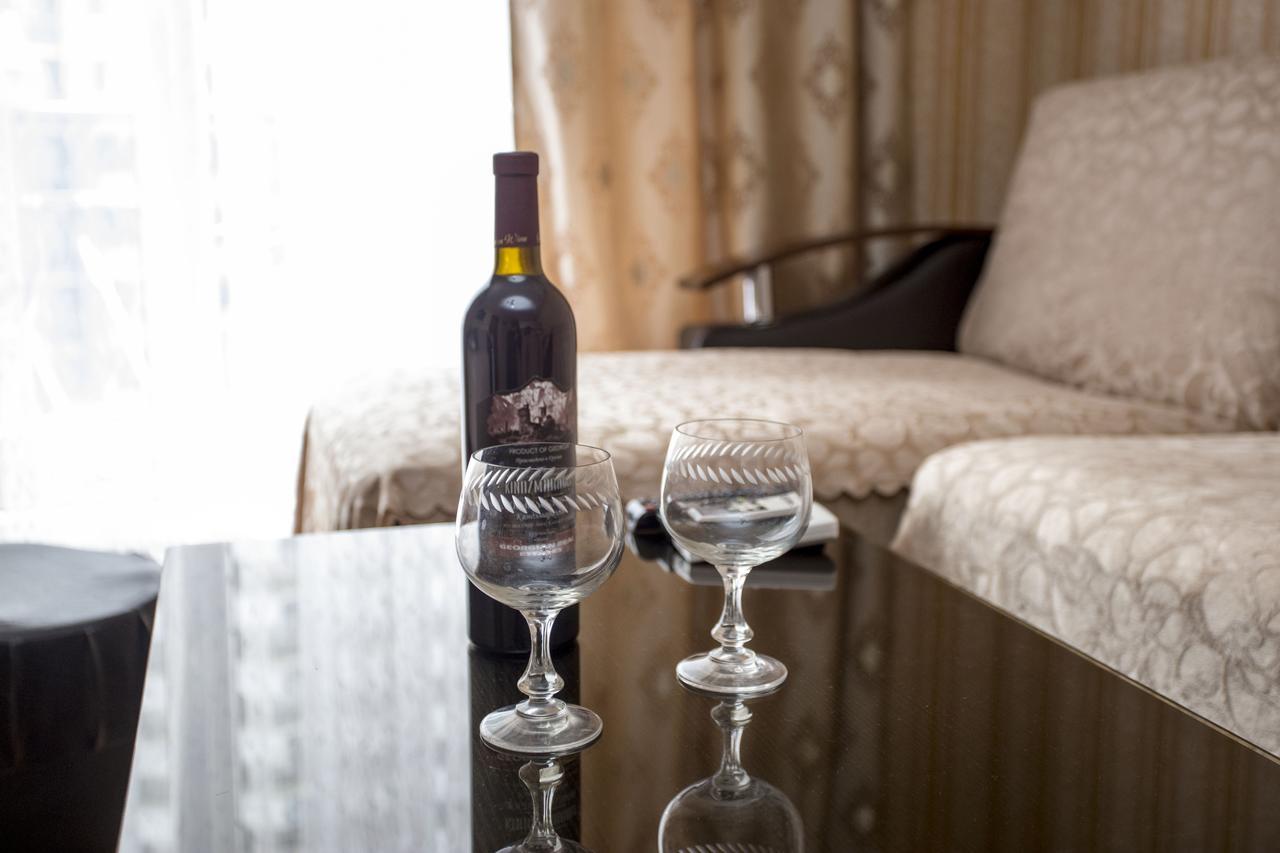Apartment On Sherif Khimshiashvili Street 15B Batoemi Buitenkant foto