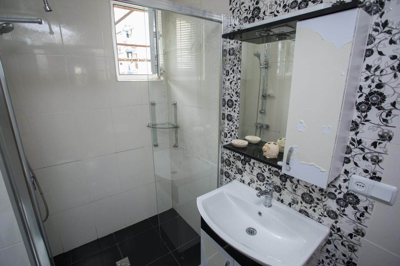 Apartment On Sherif Khimshiashvili Street 15B Batoemi Buitenkant foto